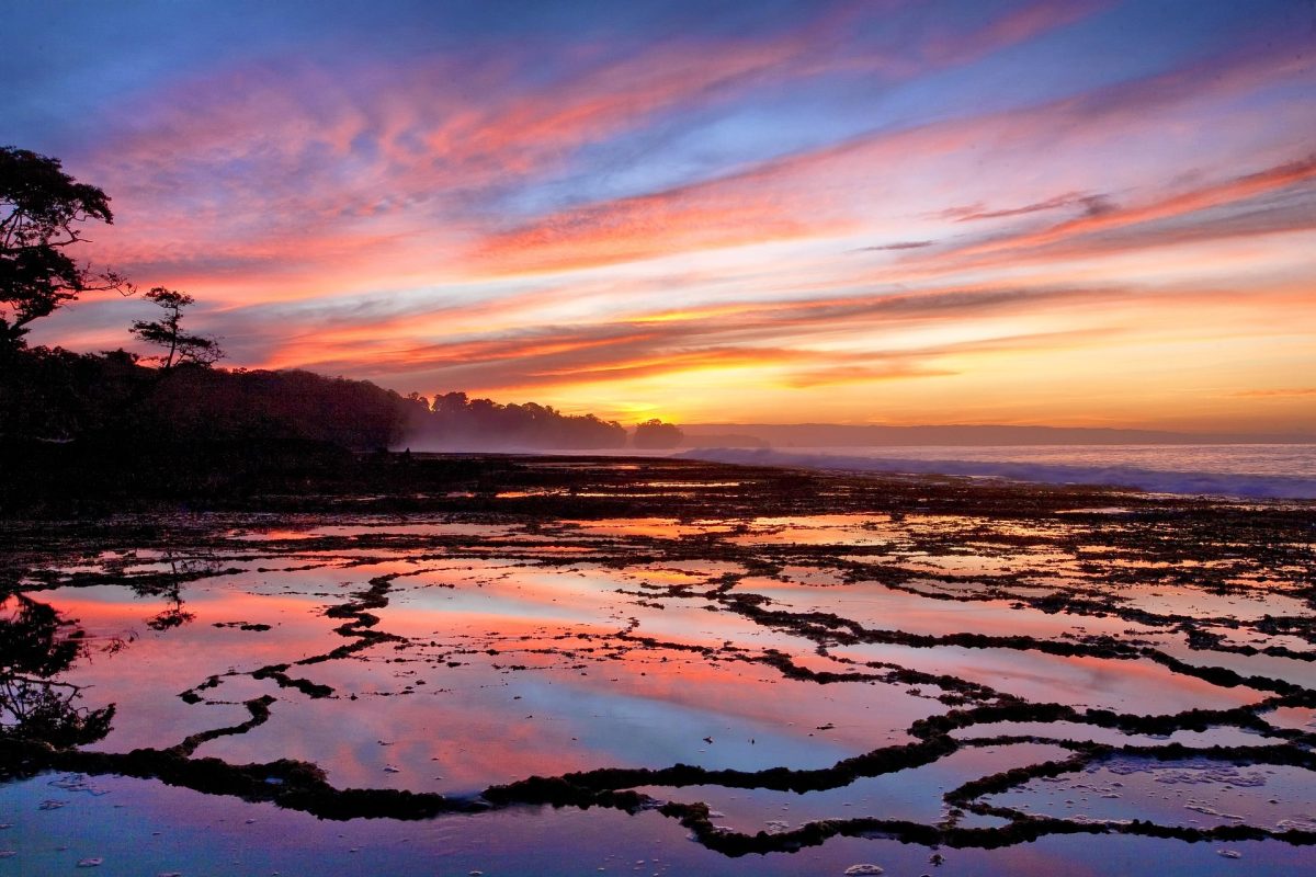 pantai sawarna.