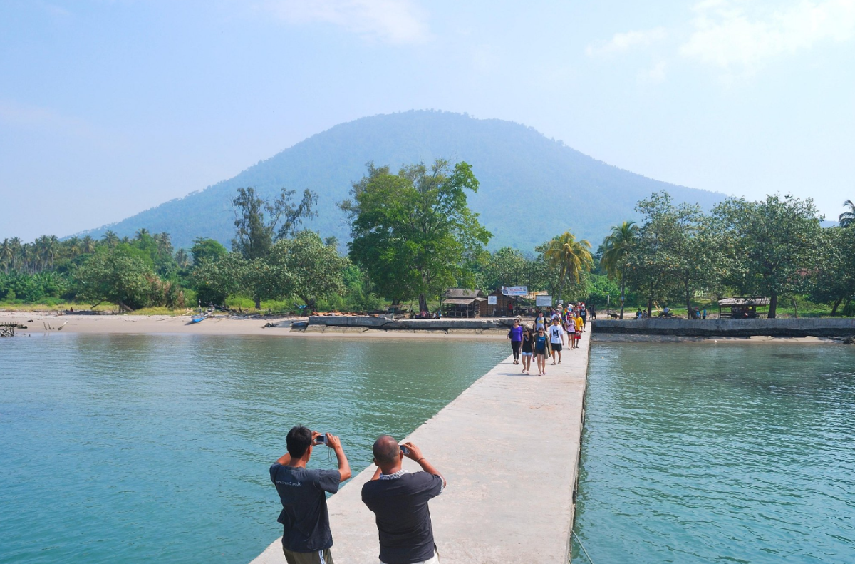 paket gathering team building krakatau pulau sebesi